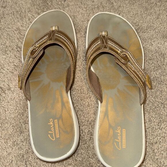 Clarks Gold Sandals Elegant Metallic Straps NWOT SZ 9 - Picture 4 of 5